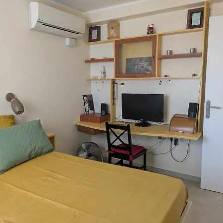 Apartman Charming 2-room In *